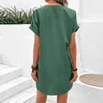 Constance | Robe à Col en V et Détail Boutonné