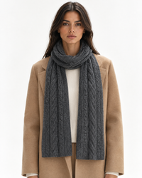 Gris oscuro